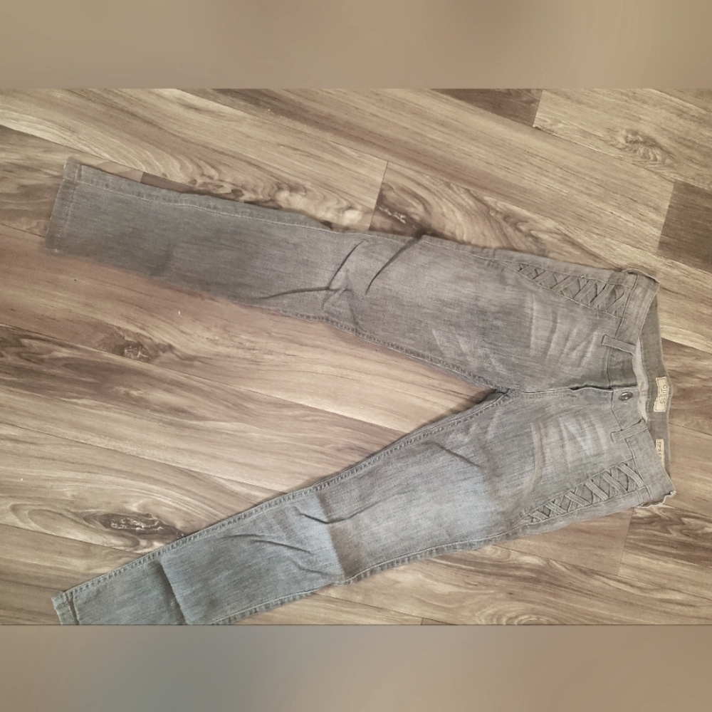 Guess size 28 skinny jean